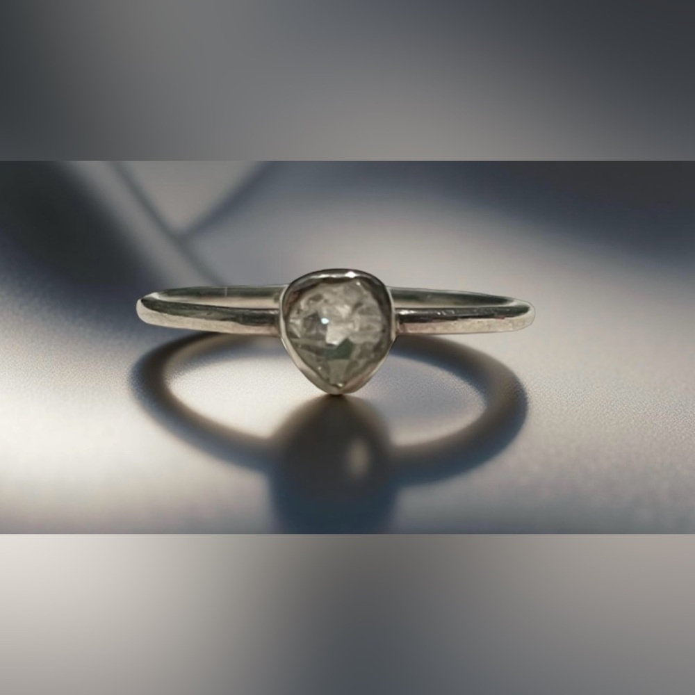 Elegant Silver Ring Quartz Gemstone 💍 - Picture 3 of 3